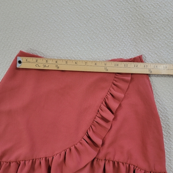 Milk & Honey Women's Rust Orange Ruffled Shorts Size Small - Picture 4 of 13